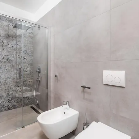 Luxury Centre Of * オパティヤ