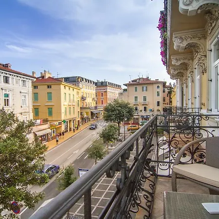 Апартаменты Luxury Centre Of *